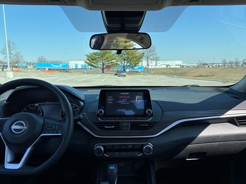 Used 2025 Nissan Altima 2.5 SV image 33