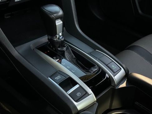 Used 2018 Honda Civic Touring image 32