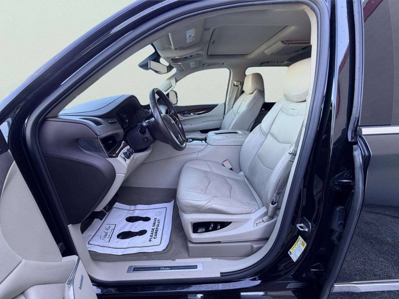 Used 2016 Cadillac Escalade Luxury AWD/4WD image 22