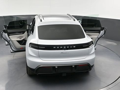 New 2026 Porsche Macan 4 Electric image 35