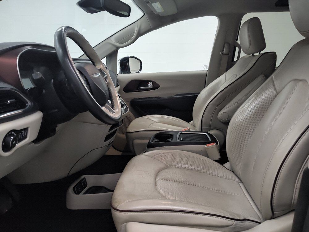 Used 2019 Chrysler Pacifica Limited w/ Advanced Safetytec Group FWD image 17