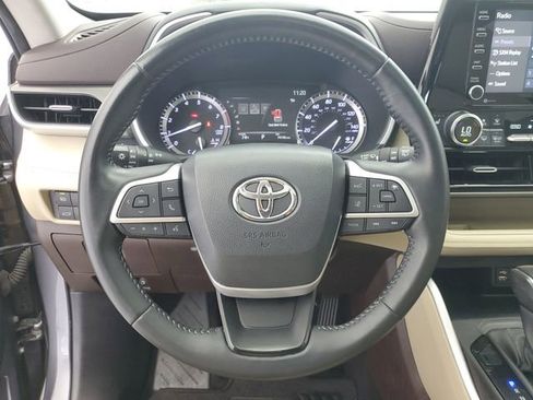 Used 2022 Toyota Highlander XLE image 25
