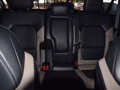 Used 2023 Ford Bronco Wildtrak image 21