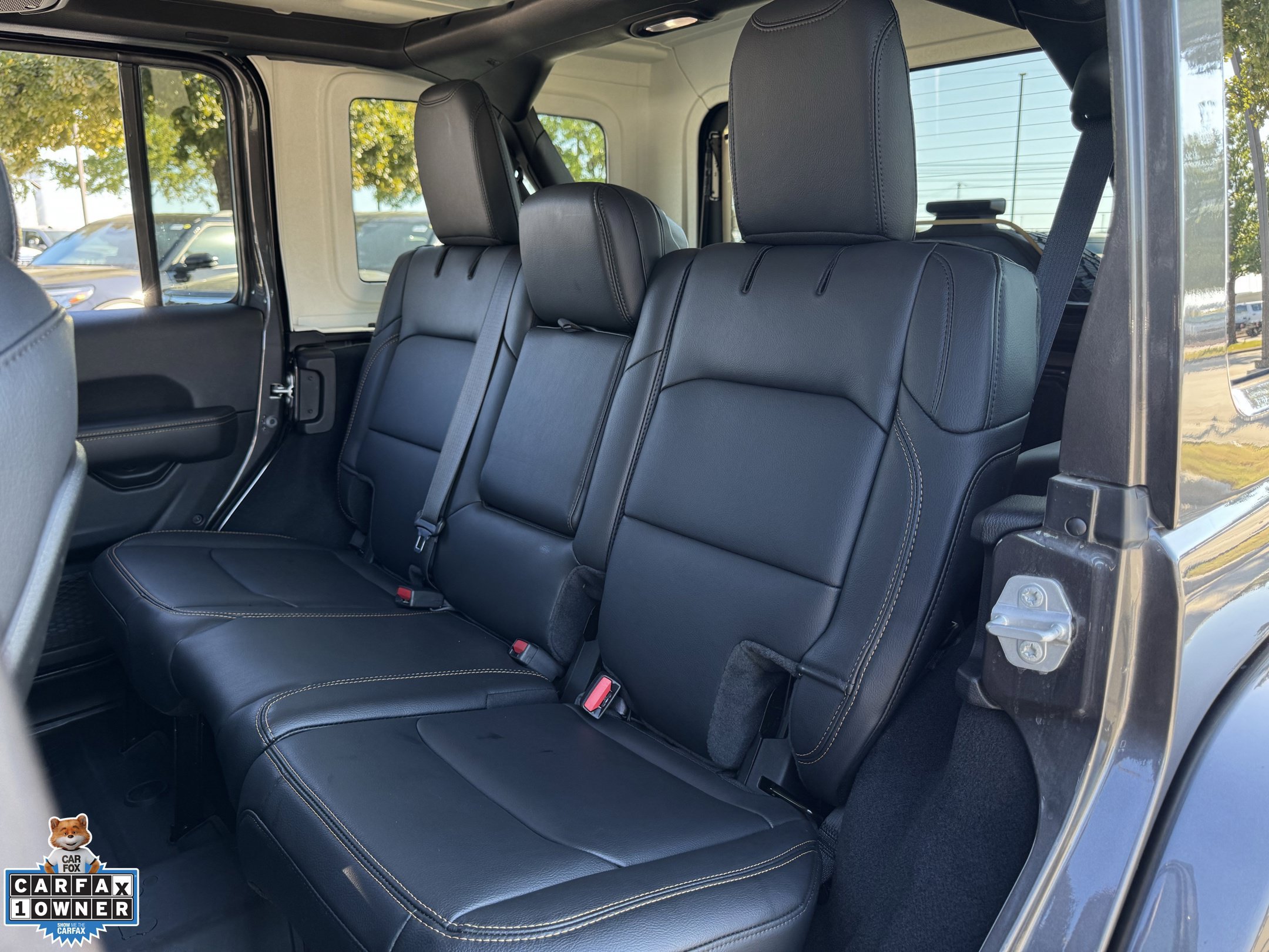 Used 2026 Jeep Wrangler Unlimited Sahara AWD/4WD image 29