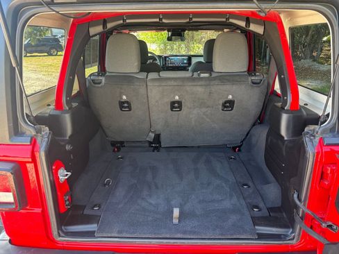 Used 2025 Jeep Wrangler Unlimited Sport AWD/4WD image 31