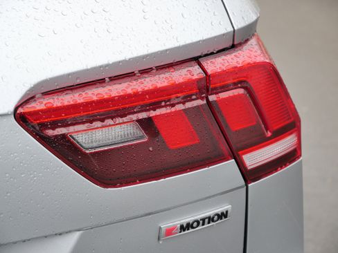 Certified 2021 Volkswagen Tiguan SE R-Line image 16