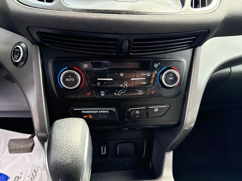 Used 2019 Ford Escape SE FWD image 17