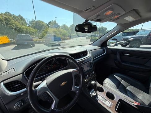 Used 2015 Chevrolet Traverse LTZ FWD image 10