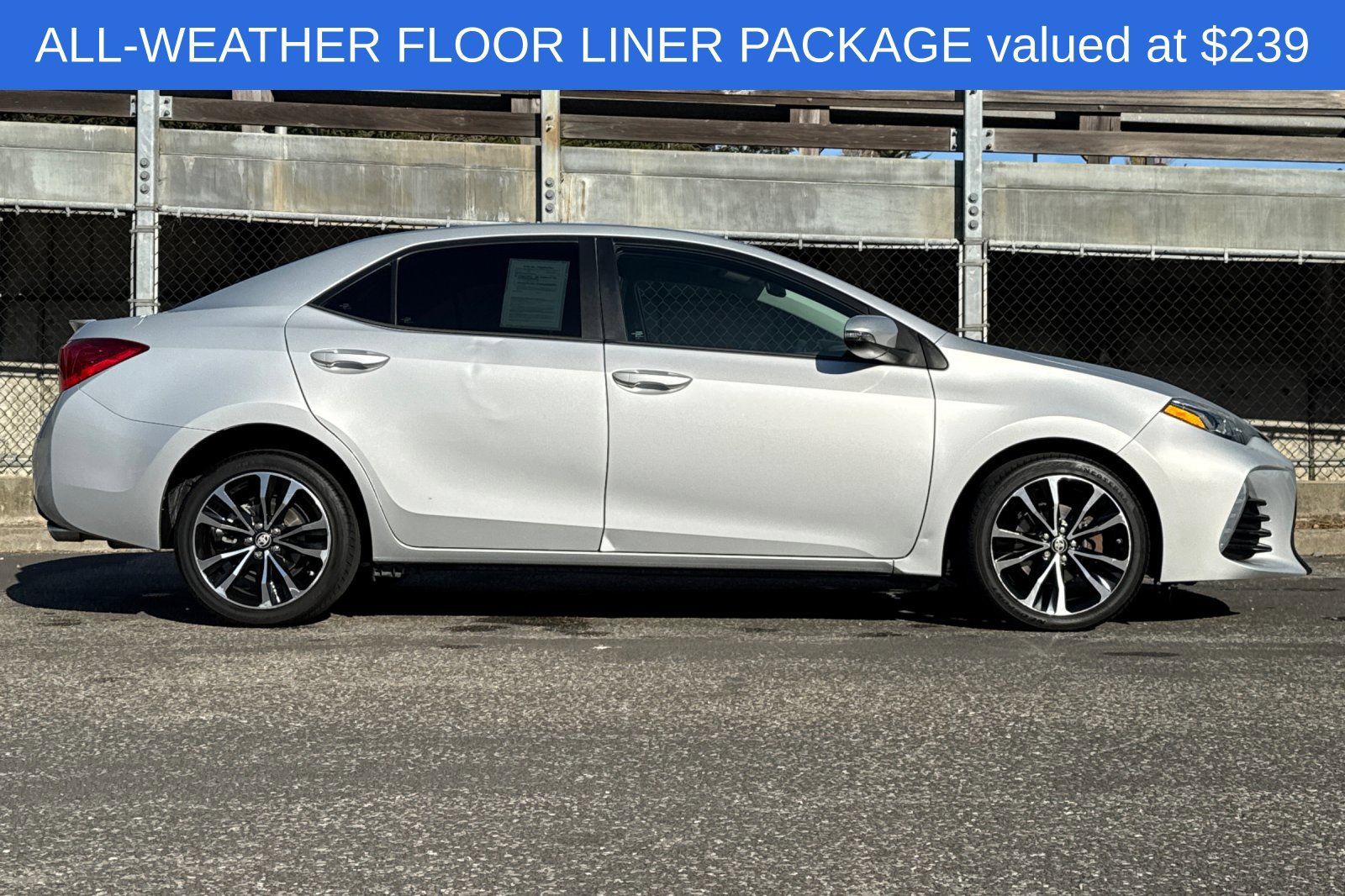 Used 2018 Toyota Corolla SE FWD image 3
