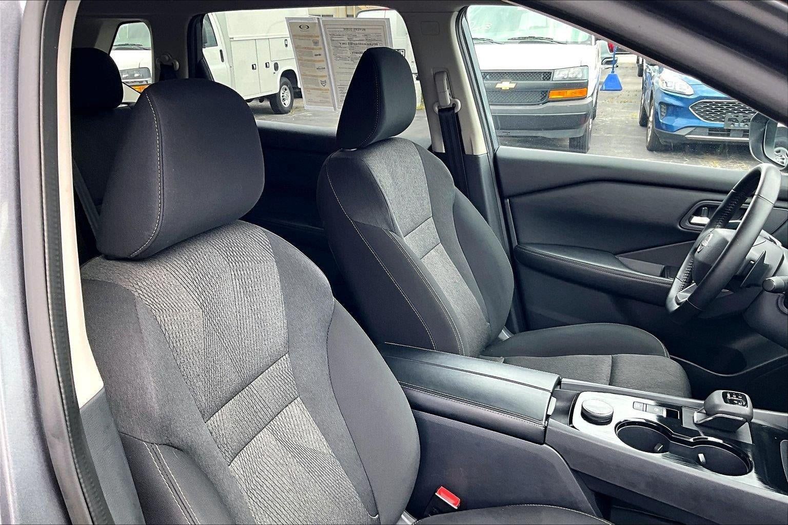 Used 2025 Nissan Rogue SV AWD/4WD image 7