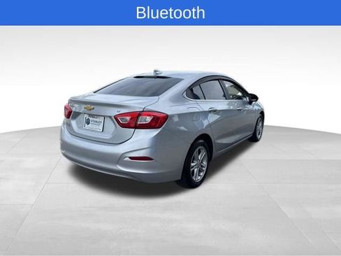 Used 2018 Chevrolet Cruze LT w/ Convenience Package image 5