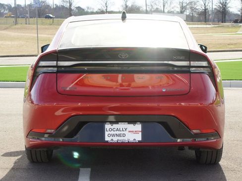 Used 2024 Toyota Prius Prime XSE Premium image 3