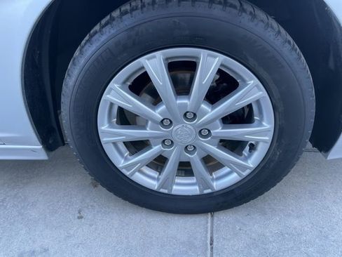 Used 2011 Buick Lucerne CX image 19