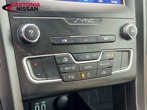 Used 2020 Ford Fusion SE w/ Equipment Group 151A image 21