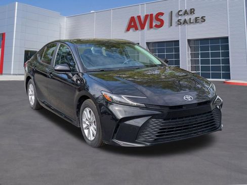 Used 2025 Toyota Camry LE FWD image 3