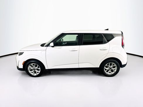 Used 2025 Kia Soul LX w/ LX Technology Package FWD image 4