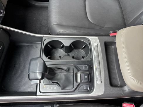 Used 2026 Kia Carnival FWD image 44