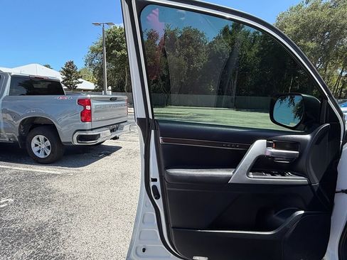 Used 2019 Toyota Land Cruiser w/ Four Season Floor Mat Package AWD/4WD image 34