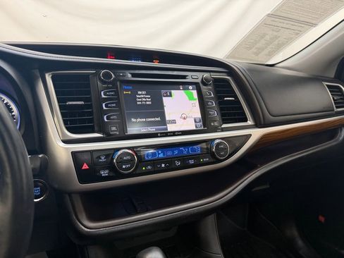 Used 2019 Toyota Highlander Limited Platinum image 14