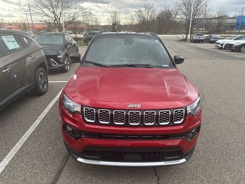 Used 2025 Jeep Compass Limited image 3