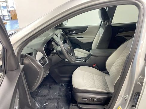Used 2020 Chevrolet Equinox LS w/ LS Convenience Package FWD image 11