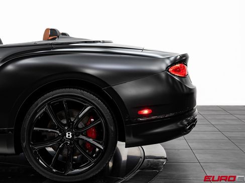 Used 2022 Bentley Continental GT image 16