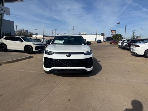 New 2026 Volkswagen Tiguan SE R-Line AWD/4WD image 2