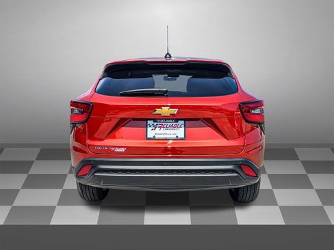 Used 2024 Chevrolet Trax LS w/ LS Convenience Package image 5