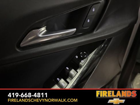 Used 2025 Chevrolet Equinox LT w/ Midnight Edition image 9