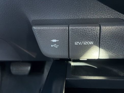 Used 2019 Toyota Camry SE w/ Carpet Mat Package image 31