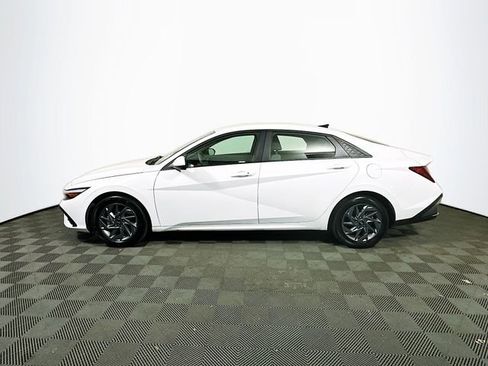 Used 2024 Hyundai Elantra SEL image 5