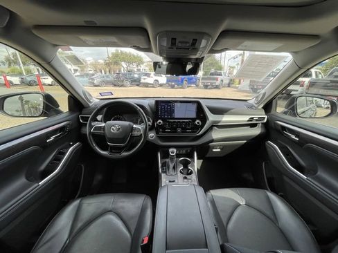 Used 2022 Toyota Highlander Platinum image 16