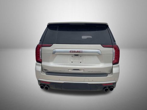 Used 2021 GMC Yukon XL Denali w/ Advanced Technology Package AWD/4WD image 3