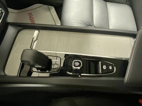 Certified 2025 Volvo XC60 B5 Plus image 26