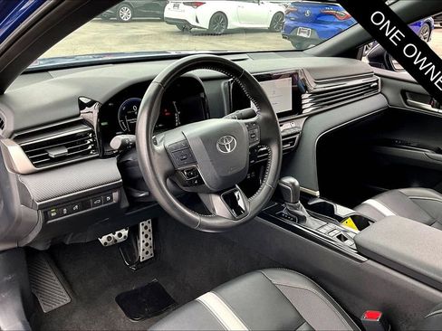 Used 2025 Toyota Camry SE image 16