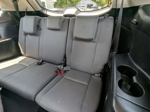 Used 2018 Toyota Highlander LE FWD image 34