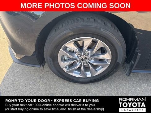 Used 2024 Toyota Sienna XLE w/ XLE Plus Package AWD/4WD image 5
