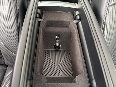 Certified 2024 BMW 760i xDrive w/ Executive Package AWD/4WD image 38