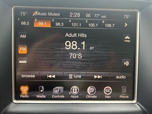 Used 2014 Jeep Grand Cherokee Limited w/ Luxury Group II AWD/4WD image 12