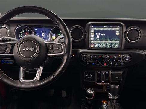 Used 2021 Jeep Wrangler Unlimited Sahara w/ Cold Weather Group AWD/4WD image 11