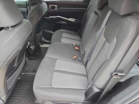 Used 2022 Kia Sorento LX FWD image 16