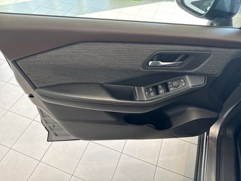 Used 2023 Nissan Rogue SV image 11