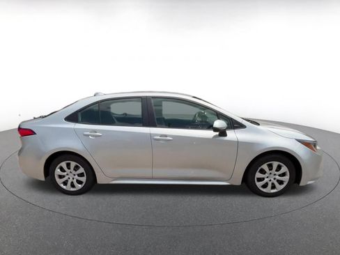 Used 2025 Toyota Corolla LE FWD image 16