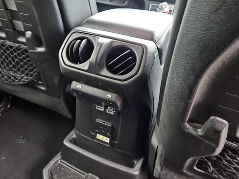 Used 2018 Jeep Wrangler Unlimited Rubicon image 16