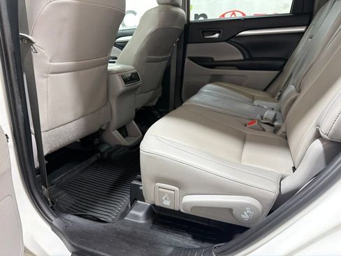 Used 2019 Toyota Highlander XLE AWD/4WD image 20