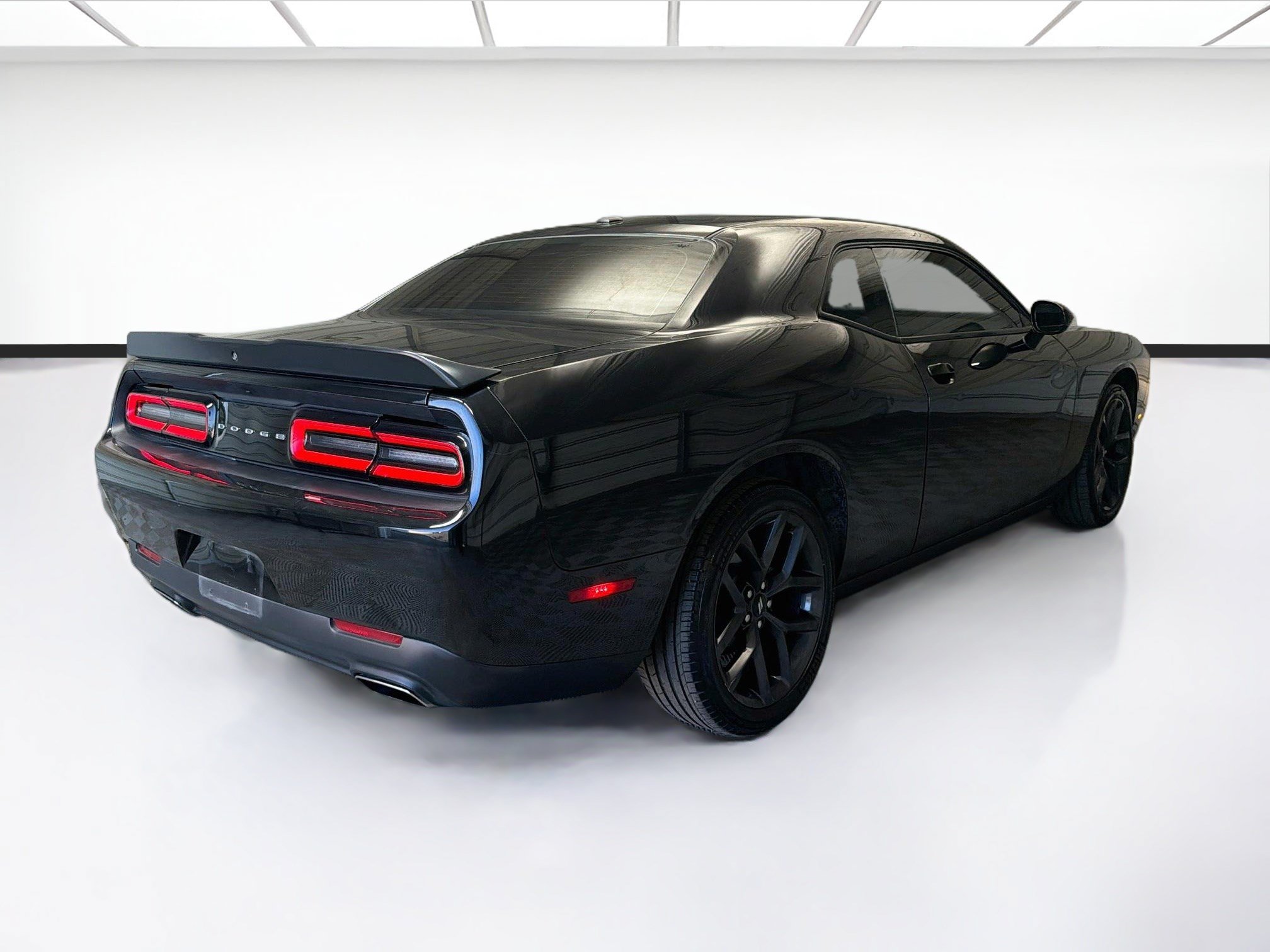 Used 2019 Dodge Challenger SXT w/ Blacktop Package RWD image 4