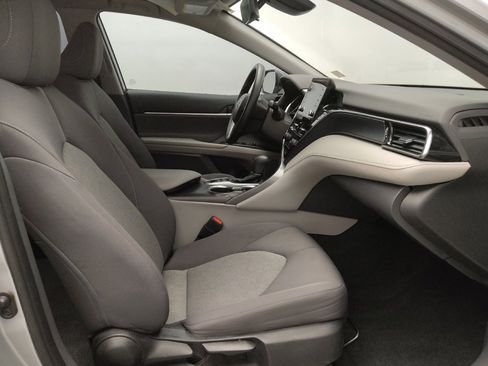 Used 2022 Toyota Camry LE image 21
