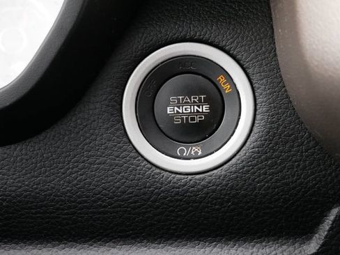 Used 2019 RAM 1500 Laramie AWD/4WD image 30
