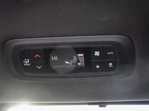 Used 2019 Chrysler Pacifica Touring-L w/ S Appearance Package image 32