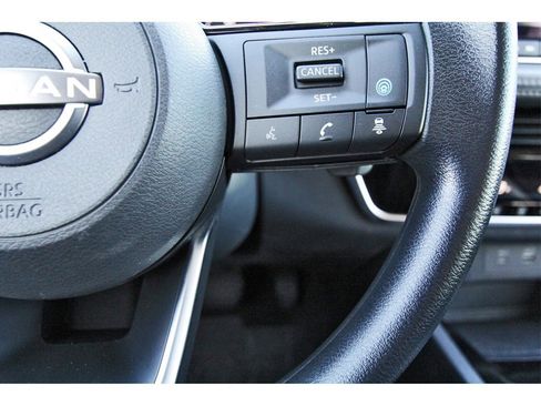 Used 2023 Nissan Rogue SV image 16